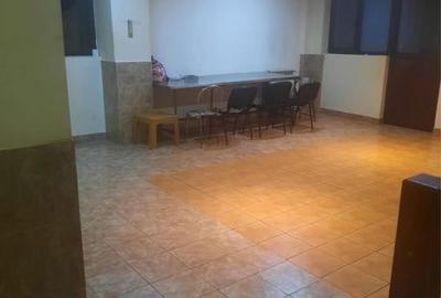 Casă cu 4 camere în Central - 2