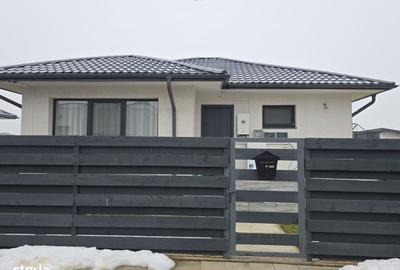 Casă cu 3 camere în Berceni - 1