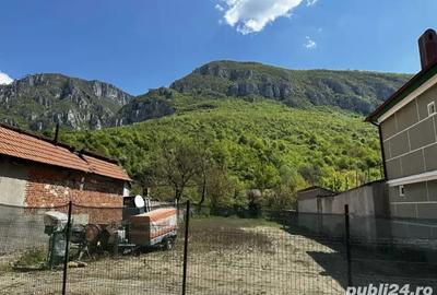 Teren de 1350 mp, în Central - 3
