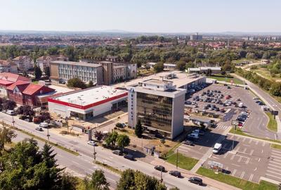 Cladire cu functiuni mixte - 1