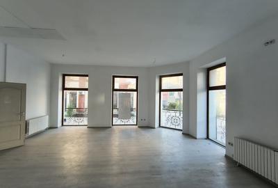 Ultracentral Promendata Stefan cel Mare-cladire interbelica diverse activitati - 6