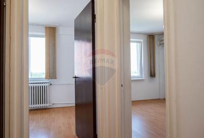 Vanzare apartament 3 camere - zona Antiaeriana - 12