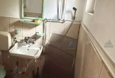 Casă individuală cu 2 camere cu Canalizare în Central - 3