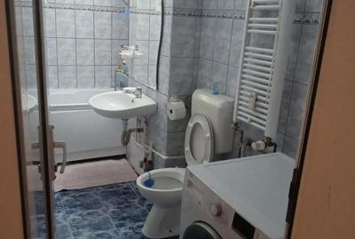 Apartament cu 3 camere semidecomandat în Berceni - 1