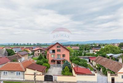 Casă individuală cu 10 camere cu Teren 1300 Mp în Hălchiu - 2