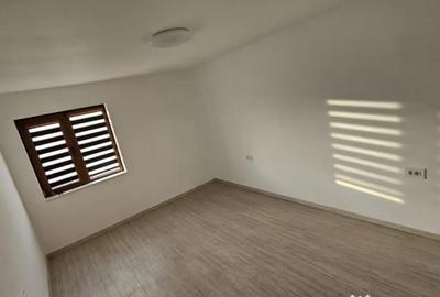 Casă cu 3 camere cu Teren 1720 Mp în Băicoi - 8