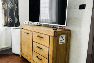 Apartament cu 2 camere semidecomandat, mobilat în Central