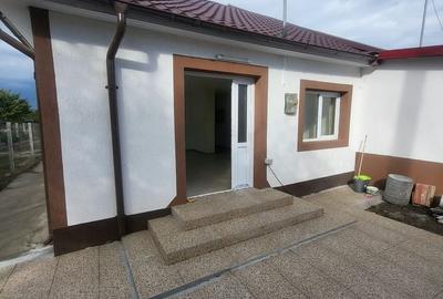Casă cu 3 camere cu Teren 500 Mp în Central - 1