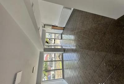 Spațiu comercial, de 50 mp, în Central - 4
