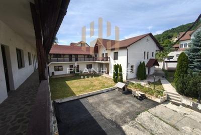 Casă cu 20 camere cu Teren 1100 Mp în Central