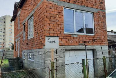 Casă cu 3 camere cu Teren 280 Mp în Central