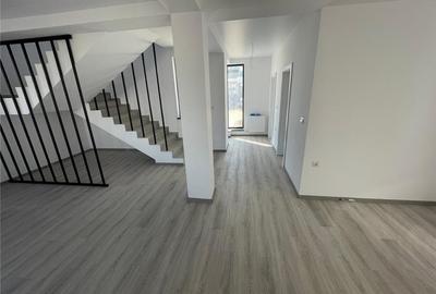 Casă cu 4 camere în Central - 8