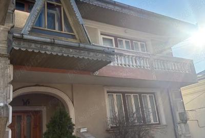 Casă cu 8 camere cu Teren 1380 Mp în Ultracentral - 2