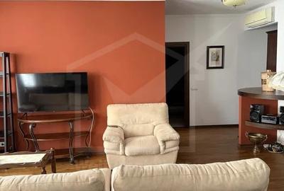Apartament cu 3 camere semidecomandat, mobilat în Central - 1