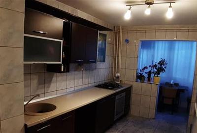 Apartament cu 4 camere semidecomandat, mobilat în Central - 1