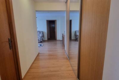 Apartament cu 3 camere semidecomandat, mobilat în Titan - 1