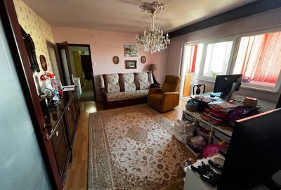 Apartament 3 camere, semidecomandat, 64mp utili, zona Dambovita