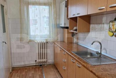 Apartament 3 camere, etaj intermediar-zona Cetate Apartament 3 camere, etaj intermediar-zona Cetate - 3