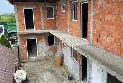 Casa de vanzare parter+etaj in localitatea Beliu - 1