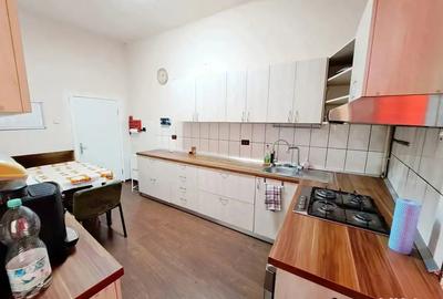 Apartament la casa, 92 mp+ anexa + curte delimitata - 2