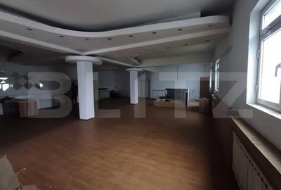 Spațiu comercial, de 150 mp, în Central - 3