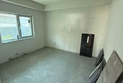 Apartament cu 3 camere decomandat în Năvodari