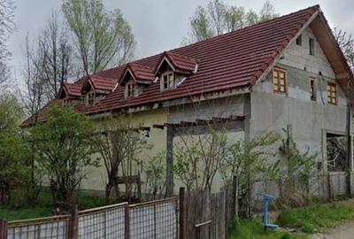 Casă cu 6 camere cu Teren 1250 Mp în Râu de Mori - 1