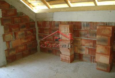 Casă cu Teren 650 Mp în Cornu