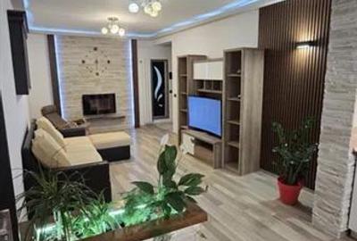 Apartament cu 3 camere nedecomandat, mobilat în Tractorul - 6