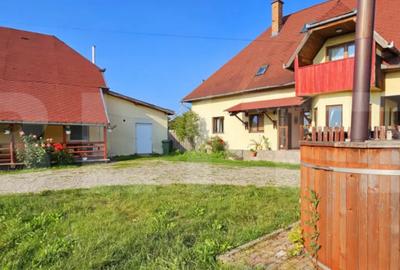 Casă cu 16 camere cu Canalizare în Central - 2