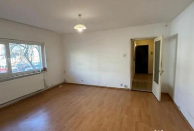 Apartament cu 2 camere semidecomandat în Rovine