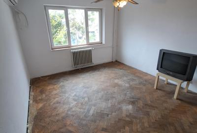 3 camere, intre Gara de Nord si Basarab, B-dul Dinicu Golescu, nr 39 - 3