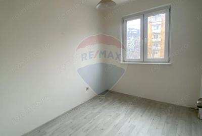Apartament cu 3 camere semidecomandat în Nord