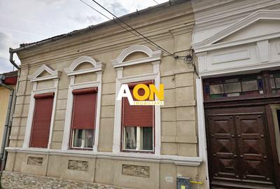 Casă individuală cu 5 camere cu Canalizare în Central - 1