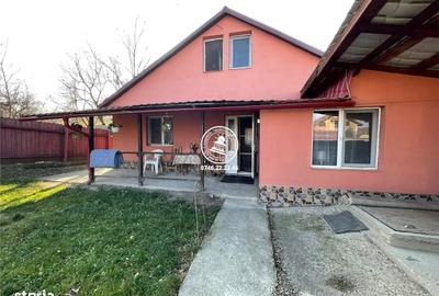 Casă cu 4 camere în Vânători