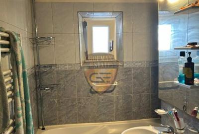 Apartament cu 3 camere decomandat, mobilat în Poarta 6 - 6