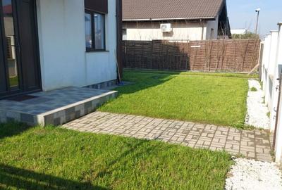 Casă cu 4 camere cu Teren 300 Mp în Central - 1