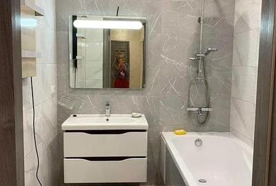 Garsonieră decomandată în Titan