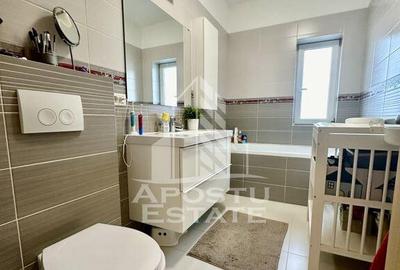Apartament cu 3 camere semidecomandat în Giroc