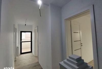 Casă cu 4 camere cu Teren 400 Mp în Bucium - 10