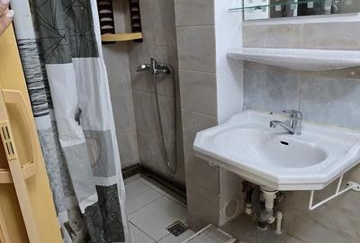 De vanzare Apartament spa?ios, 3 camere, 80 mp, - 8