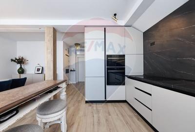 Apartament cu 8 camere semidecomandat în Ghimbav Livadă