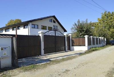 Calinesti - Gorganu, casa cu 2 intrari, teren 2496 mp