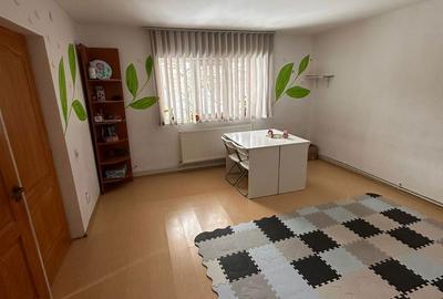 Casă cu 5 camere cu Teren 335 Mp în Central