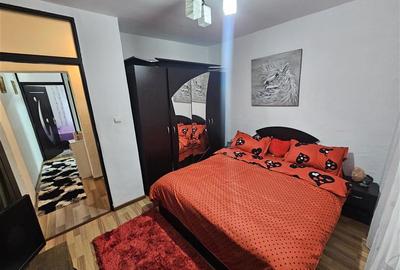 Apartament cu 3 camere semidecomandat în Micro IV - 16
