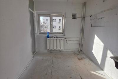 Calea Vitan, vav mall Vitan, bloc 1987, stradal, bloc reabilitat - 2