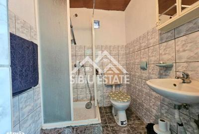 Casă cu 3 camere cu Teren 2317 Mp în Roșia - 5
