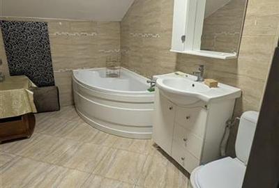 Apartament cu 3 camere decomandat în Podu Roș - 6