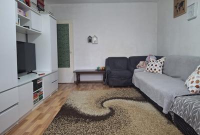 Apartament cu 2 camere decomandat în Rovine