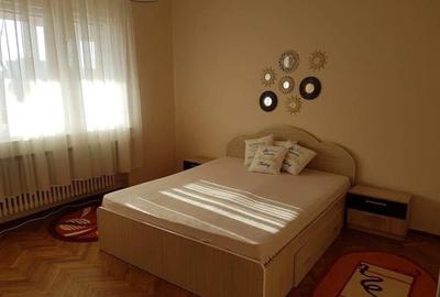 BLOC E //ap. decomandat 2 camere spațios cu terasă (73 mp2) plus boxă//etaj 4// - 2